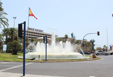 Площадь Plaza Puerta del Mar в Аликанте