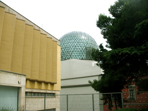 Купол театра-музея Дали