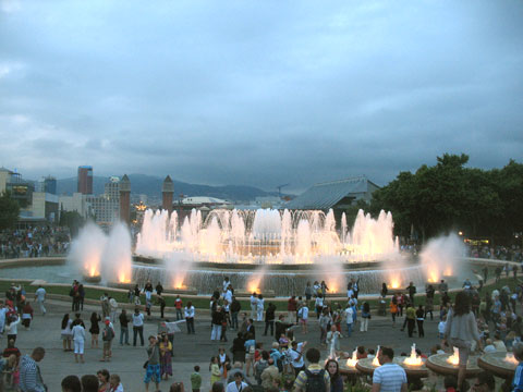 Шоу поющих фонтанов в Барселоне