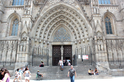 Фасад Кафедрального собора Барселоны