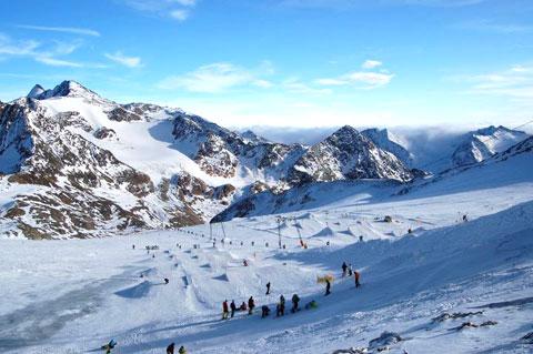 Катание на горных лыжах - прекрасный зимний отдых!