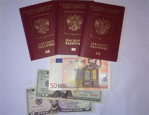 Деньги и документы для заграничной поездки