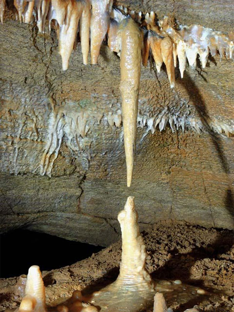 Конепрусские пещеры - сталактиты и сталагмиты,  природная композиция Вечная тоска