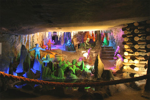 Величка - часовня в соляной пещере.jpg