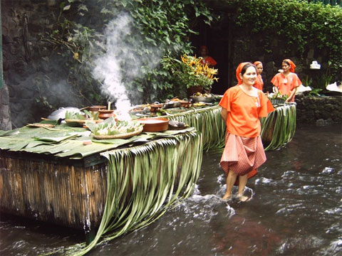 Вилла Эскудеро – ресторан Waterfall, фольклорное представление