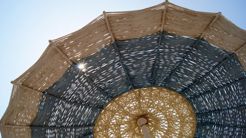 Зонтики на пляже в Анталии
