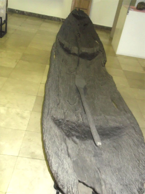 Доисторическая лодка