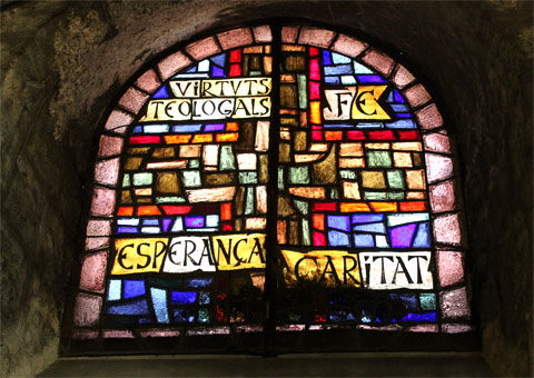 Внутри церкви Església de Sant Jaume в Барселоне