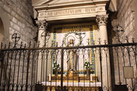 Внутри церкви Església de Sant Jaume в Готическом квартале