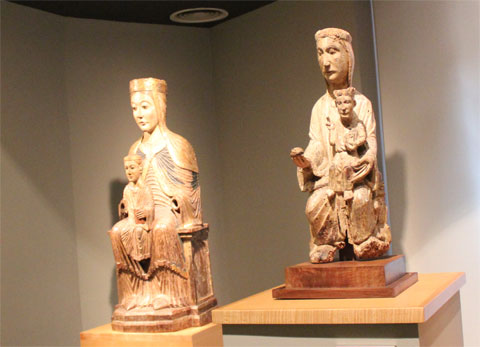 Скульптуры Богоматери с младенцем в музее Фредерика Мареса