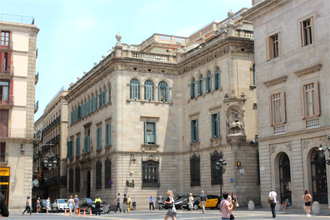 Здания на площади Сан Жауме