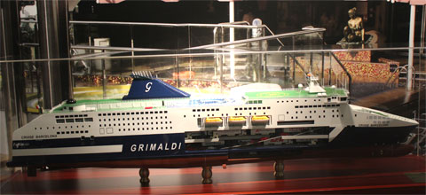 Модель круизного лайнера Grimaldi