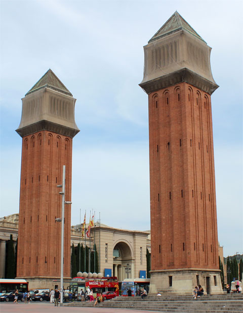 Венецианские колонны на площади Испании в Барселоне