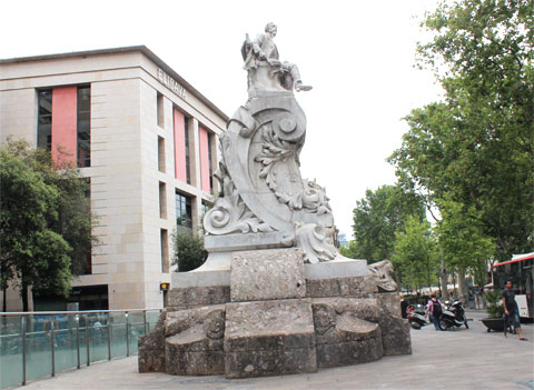 Памятник на Рамбле