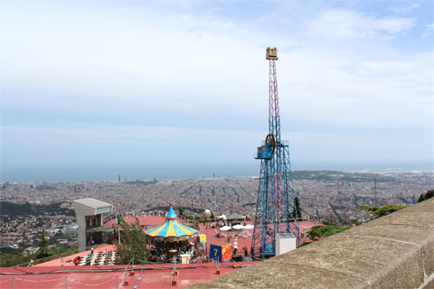Вид на Барселону с горы Тибидабо