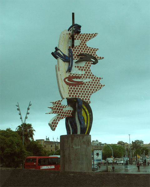 Скульптура - голова в Барселоне