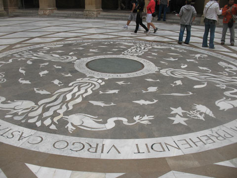 Магический круг перед кафедральным собором
