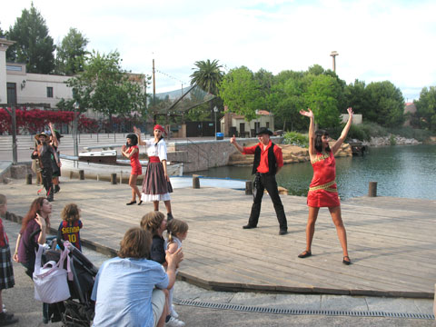 Испанские танцы в Порт-Авентуре