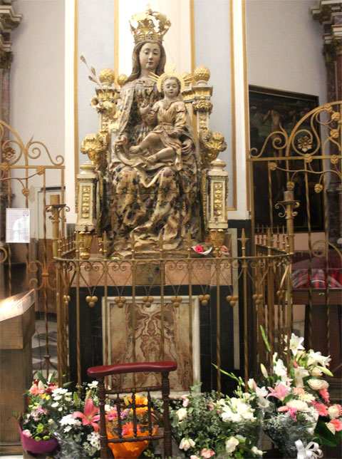 Скульптура Богоматери в Кафедральном соборе Валенсии