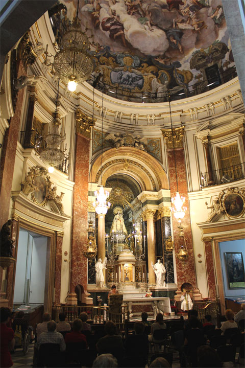 Базилика святой девы Марии внутри