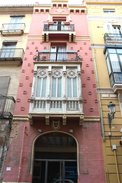 Красивые фасады и балконы