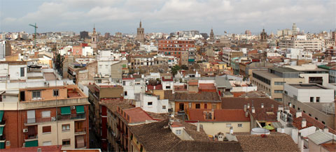 Вид на старый город с вершины башни Torres de Quart