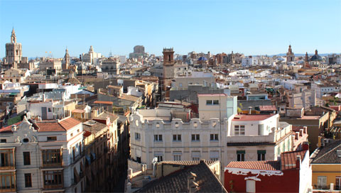 Вид на старый город с вершины башни Torres de Serranos