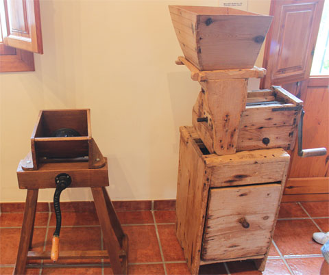Старинное оборудование для производства шоколада