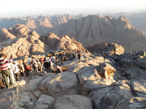Спуск с горы Моисея в Египте