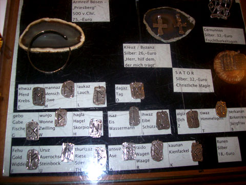 Серебряные изделия в элитном бутике в Берлине